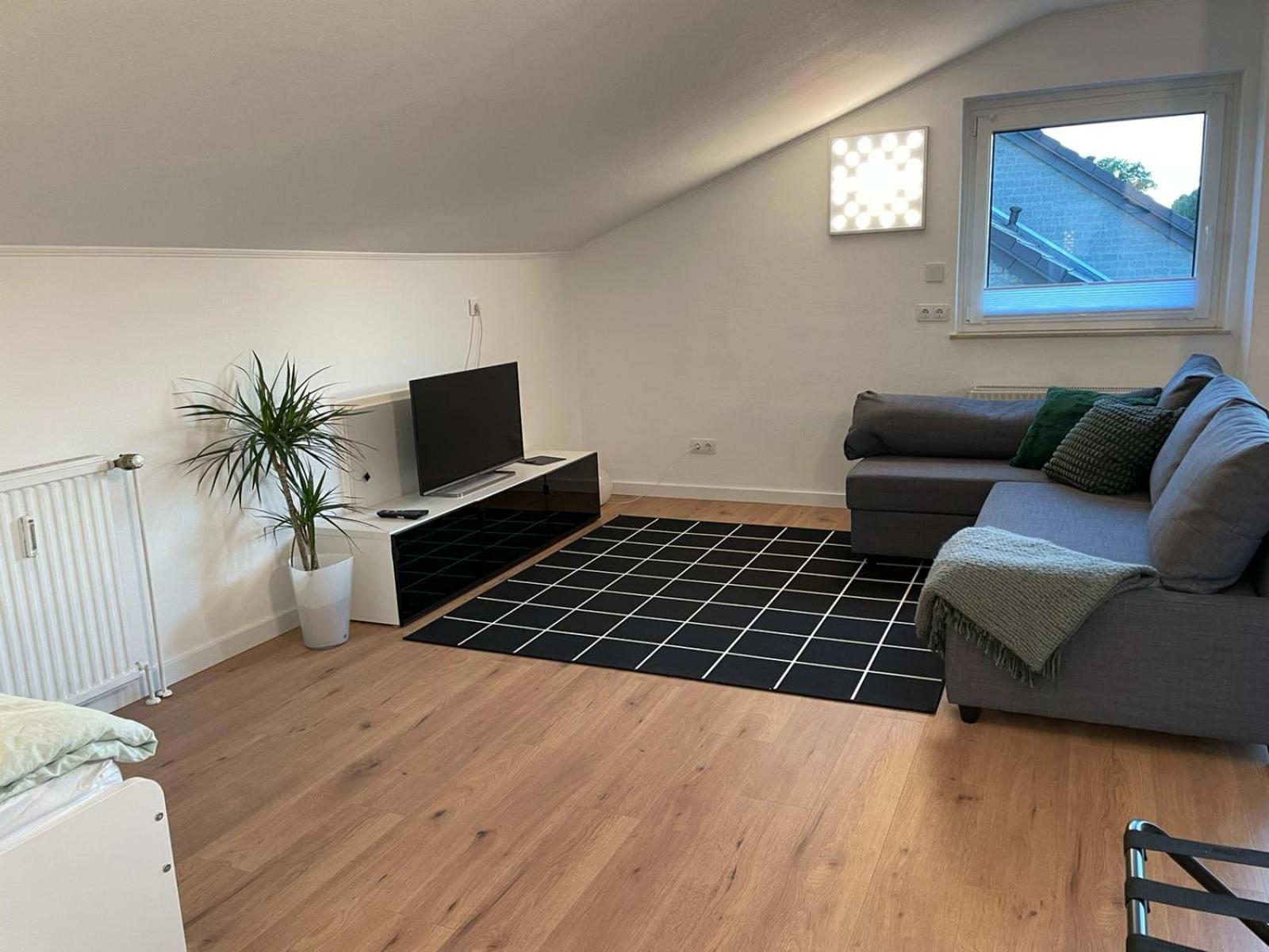 Apartment --renoviert-- Ruhige 1-zimmer Einliegerwohnung Mit Kueche Und Bad In Grossburgwedel Burgwedel (Lower-Saxony)