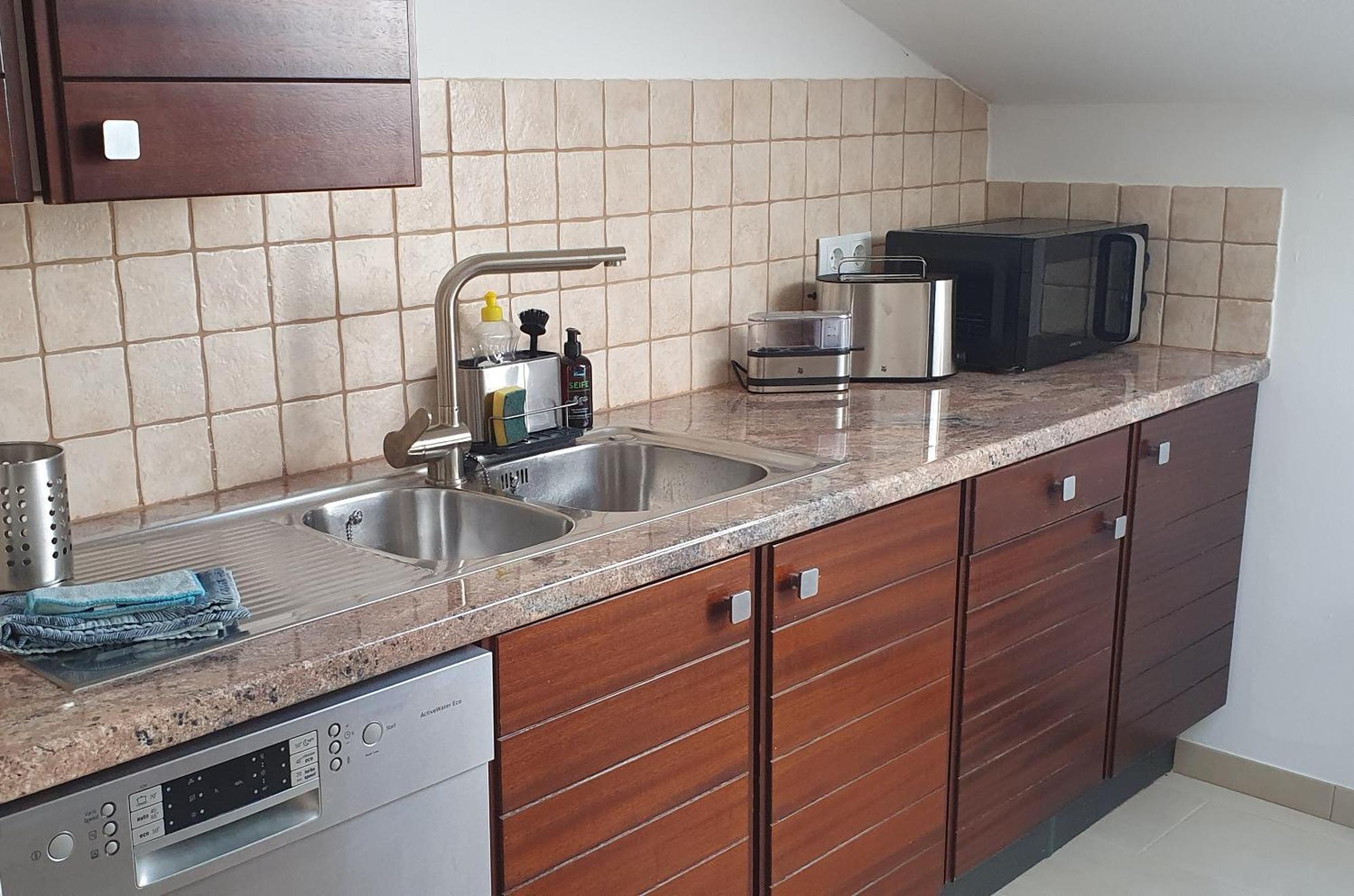 --renoviert-- Ruhige 1-zimmer Einliegerwohnung Mit Kueche Und Bad In Grossburgwedel *